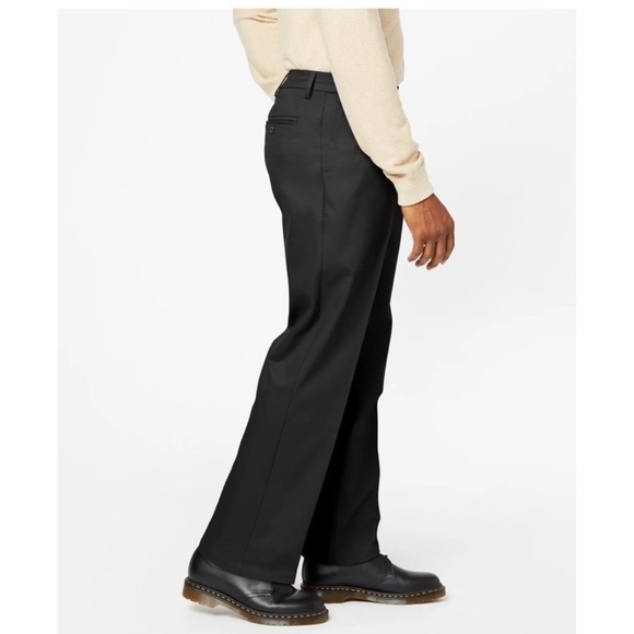 DOCKERS • Black Flex Comfort Waistband Relaxed Fit Signature Khaki Pants - Picture 3 of 5